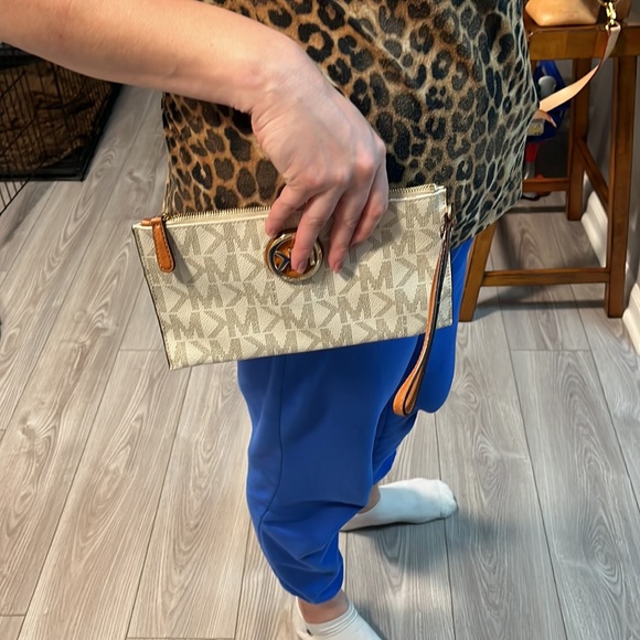 Michael Kors Wrislet - Picture 8 of 9